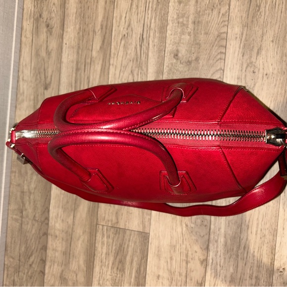 Givenchy Antigona Medium Red Leather Handbag - Picture 4 of 12